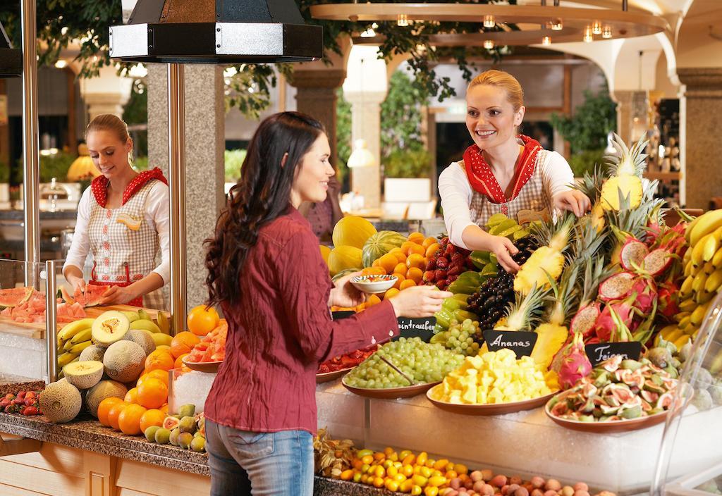 Hotel Landzeit Restaurant Voralpenkreuz Sattledt Esterno foto